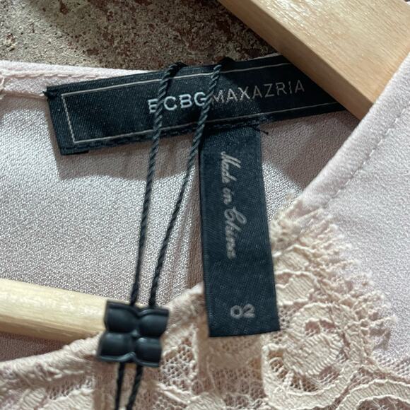 NWT BCBGMAXAZRIA NWT Gabi Dusty Pink Bell Sleeve Romper Size 2 - Picture 8 of 9